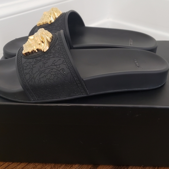 Versace La Medusa Pool Slides - Picture 7 of 12